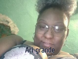 Ari_grande