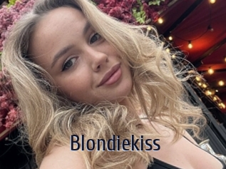 Blondiekiss