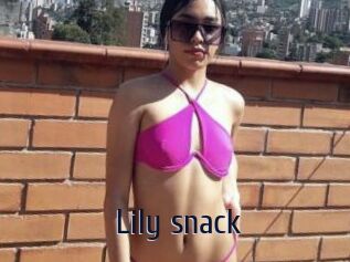 Lily_snack