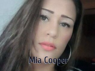 Mia_Cooper