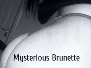 Mysterious_Brunette
