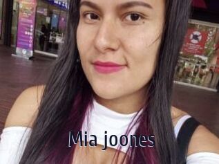 Mia_joones