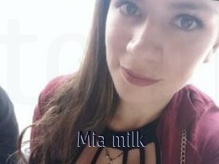 Mia_milk